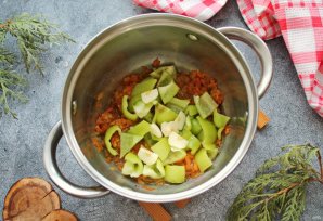 Суп-пюре из кабачков на мясном бульоне Суп-пюре из кабачков на мясном бульоне