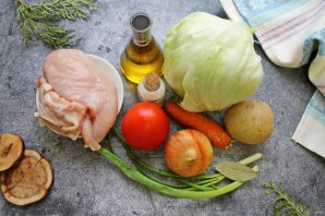 Щи из молодой капусты с курицей Щи из молодой капусты с курицей