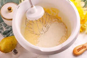 Шарлотка с грушами в аэрогриле