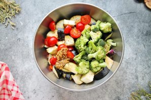 Овощное рагу с брокколи и баклажанами Овощное рагу с брокколи и баклажанами
