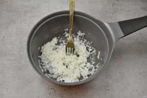 Пасхальный салат с консервированным лососем Пасхальный салат с консервированным лососем