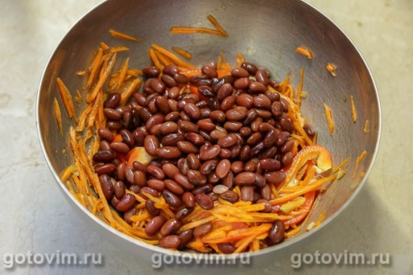 Салат из красной фасоли с маринованной морковью и сладким перцем Салат из красной фасоли с маринованной морковью и сладким перцем