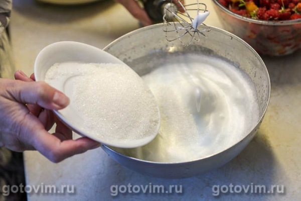 Песочный пирог с малиной и безе Песочный пирог с малиной и безе