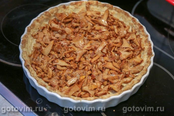 Киш с лисичками и сыром с голубой плесенью Киш с лисичками и сыром с голубой плесенью