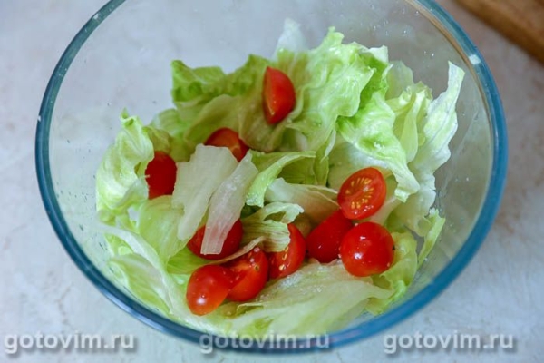 Овощной салат с жареной спаржей и яйцом