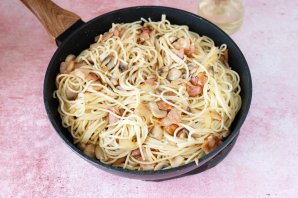 Спагетти с беконом и грибами Спагетти с беконом и грибами