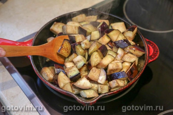 Свинина, запеченная с баклажанами и виноградом Свинина, запеченная с баклажанами и виноградом