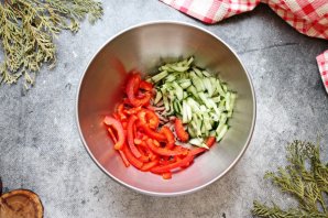 Салат с языком и курицей Салат с языком и курицей