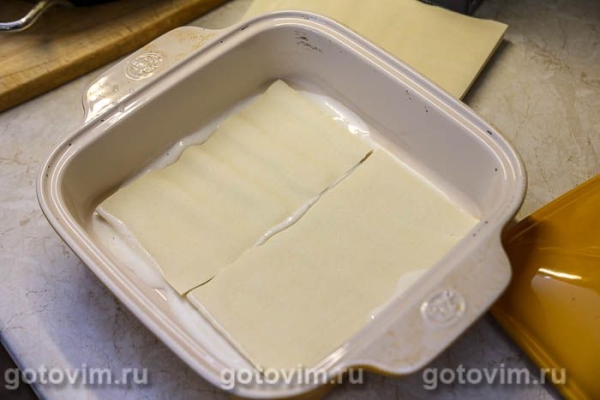 Лазанья с фрикадельками, овощным соусом и бешамель Лазанья с фрикадельками, овощным соусом и бешамель