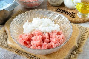 Фаршированные перцы в духовке половинками с сыром Фаршированные перцы в духовке половинками с сыром