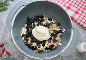 Салат с курицей в грейпфруте