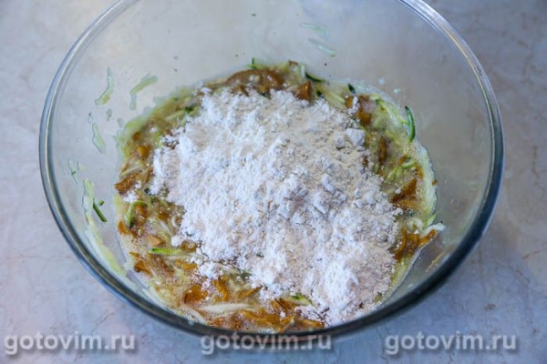 Оладьи из лисичек и кабачков