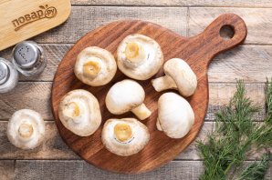 Шампиньоны жареные с луком