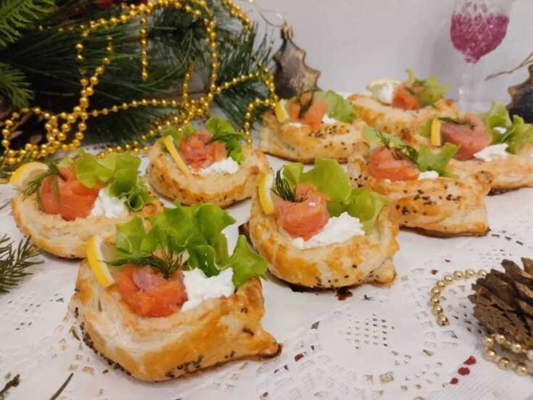 С форелью и творожным сыром "лодочки" С форелью и творожным сыром "лодочки"