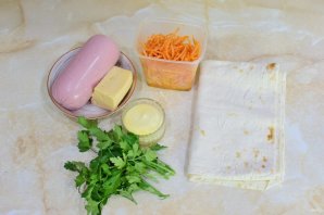 Рулет из лаваша с колбасой Рулет из лаваша с колбасой