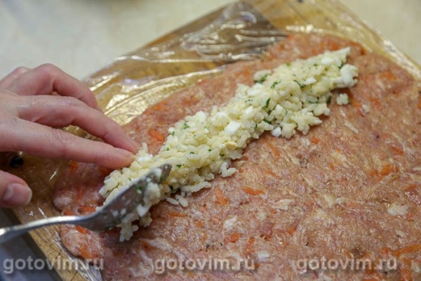 Мясные рулетики из фарша с рисом и яйцом