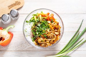 Фунчоза с вешенками и овощами Фунчоза с вешенками и овощами