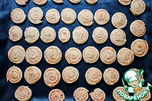 Закусочное печенье с ветчиной и сыром Закусочное печенье с ветчиной и сыром