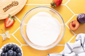 Замороженный йогурт с ягодами