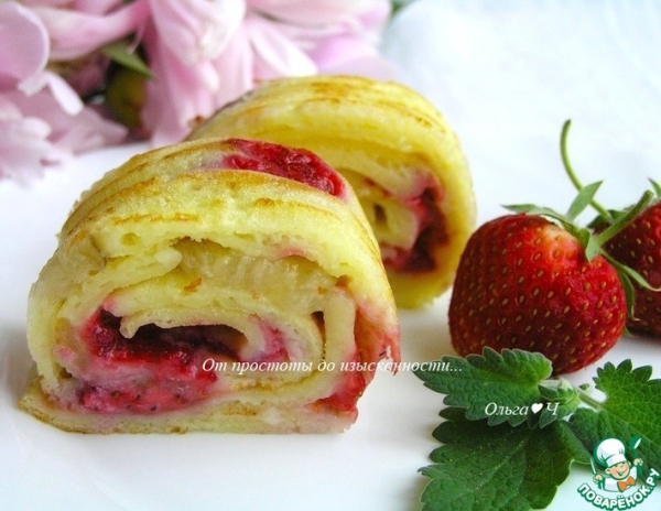 Блинные роллы с бананом и клубникой Блинные роллы с бананом и клубникой