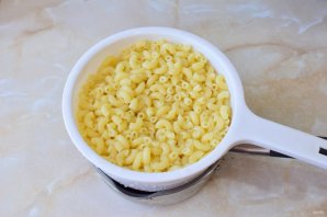 Макароны с помидорами и луком Макароны с помидорами и луком