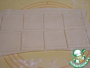 Слойки с тунцом и помидорами