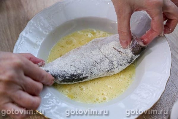 Пелядь, жаренная в панировке с манкой в мультиварке