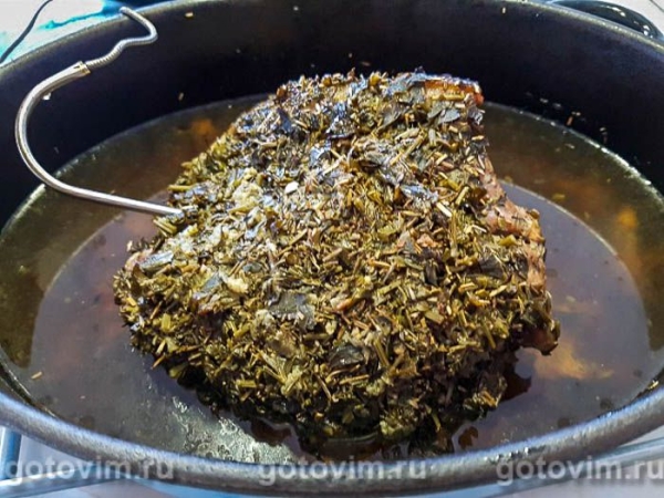 Свиная шейка в духовке с соусом из розового перца