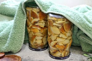 Маринованные белые грибы