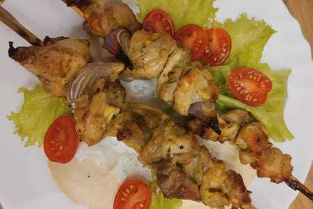 Лепешки с шафрановой курицей и мятным йогуртом Лепешки с шафрановой курицей и мятным йогуртом