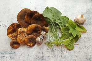 Грузди на зиму горячим способом Грузди на зиму горячим способом