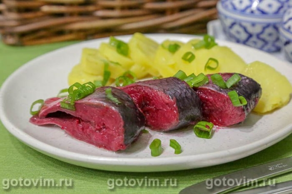 Сельдь в свекольном маринаде (из свежей сельди)