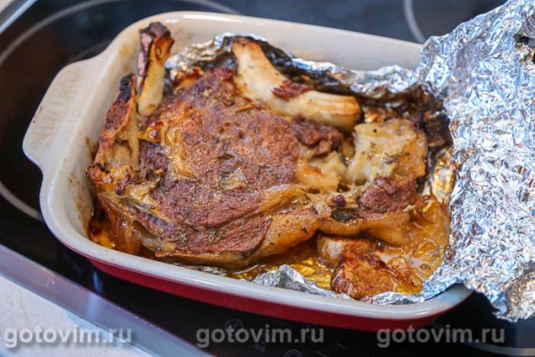 Говядина в фольге, запеченная в духовке