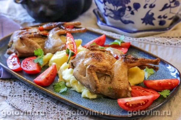 Перепела, жаренные в остро-сладком маринаде с чили и медом Перепела, жаренные в остро-сладком маринаде с чили и медом