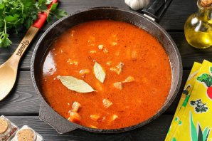 Гуляш классический из свинины Гуляш классический из свинины