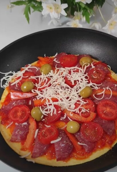 Домашняя пицца на сковороде: простой рецепт за 15 минут. Лучшее, что можно приготовить для быстрого и вкусного перекуса Домашняя пицца на сковороде: простой рецепт за 15 минут. Лучшее, что можно приготовить для быстрого и вкусного перекуса