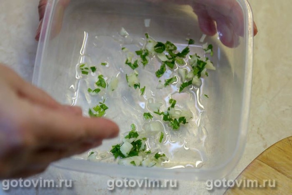 Сыр моцарелла в масле с зеленью Сыр моцарелла в масле с зеленью