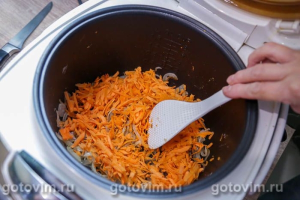 Камбала, жаренная с овощами в мультиварке