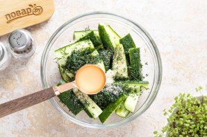 Огурцы с чесноком и укропом