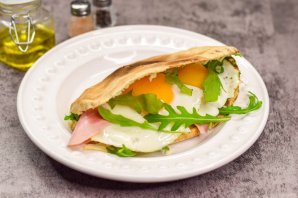 Пита с яйцом Пита с яйцом