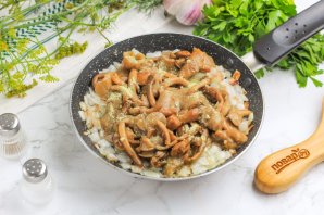 Жареные опята с луком