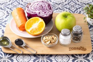 Салат из красной капусты с яблоками и арахисом Салат из красной капусты с яблоками и арахисом