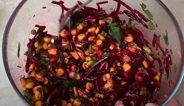 Съедят за 3 минуты. Новый салат из свеклы: на каждый день и на праздник Съедят за 3 минуты. Новый салат из свеклы: на каждый день и на праздник