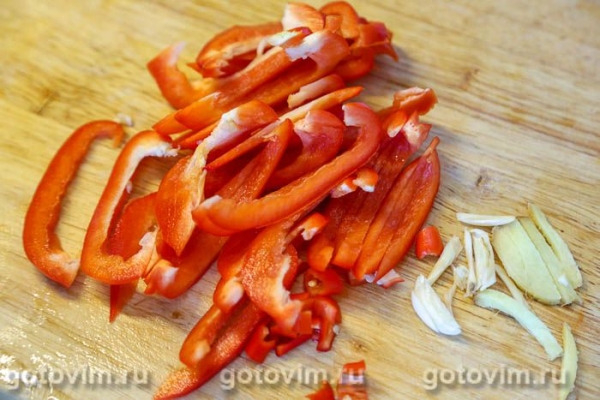 Отбивные из свиной шейки со сладким перцем и чили