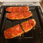 Самая ленивая пицца на батоне Самая ленивая пицца на батоне