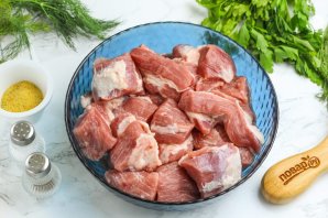 Шашлык из свинины в сметанном маринаде Шашлык из свинины в сметанном маринаде