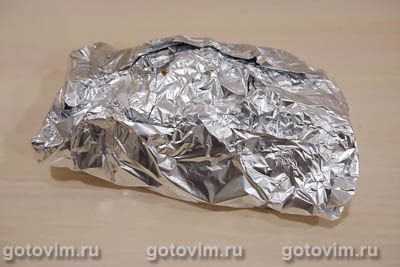 Запечённая свиная грудинка с чесноком в фольге Запечённая свиная грудинка с чесноком в фольге