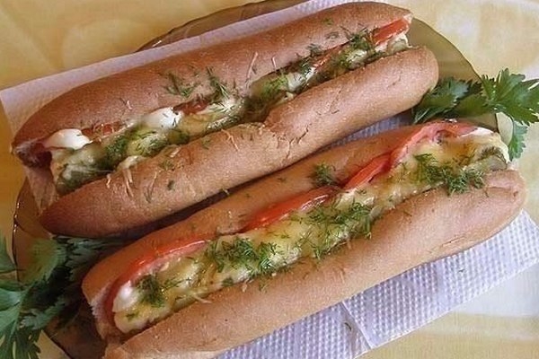 Хот-дог с огурцом по-домашнему Хот-дог с огурцом по-домашнему