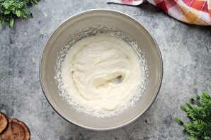 Шоколадный торт с малиной и голубикой