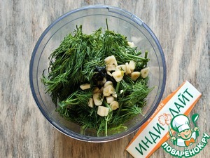 Батон с ветчиной, чесноком и зеленью